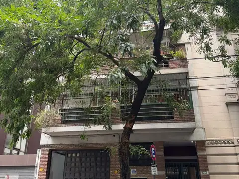 Hipólito Yrigoyen al 2700 con balcón al contrafrente