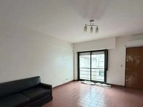 Venta Departamento Balvanera contrafrente - 2 ambientes con balcón en un 5º piso muy luminoso