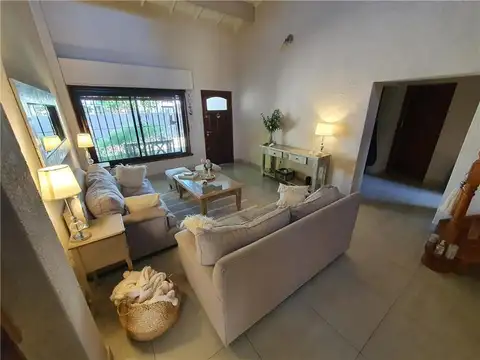 Casa en Venta en Temperley, USD 390.000