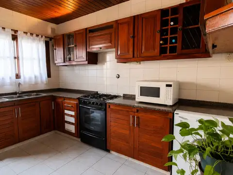 CASA EN VENTA LANUS ESTE - APTO CREDITO