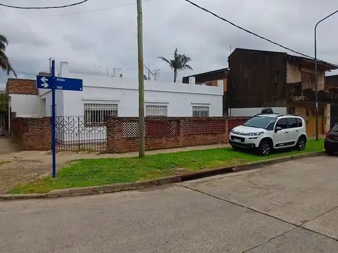 VENTA DE DOS CASAS CON LOCAL EN VILLA LUZURIAGA