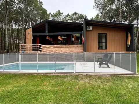 Casa de 7 ambientes. Barrio cerrado Villarobles.