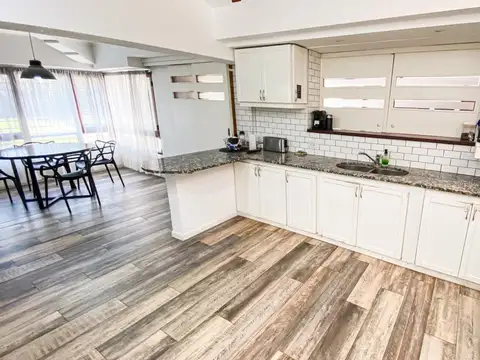 Casa en venta 3 dormitorios con pileta en Funes