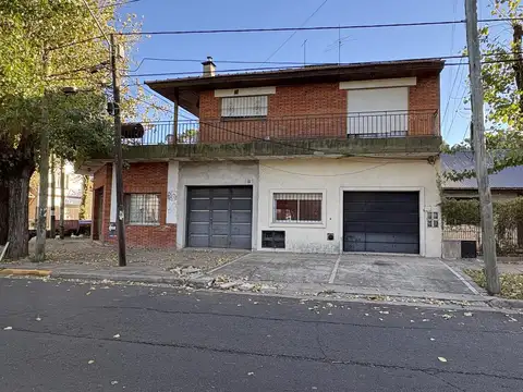 Venta, Casa, 5 Ambientes, Triple cochera, Balcón Terraza, Patio, Parrilla, Ituzaingó