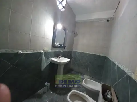 Casa 8 ambientes con 3 baños