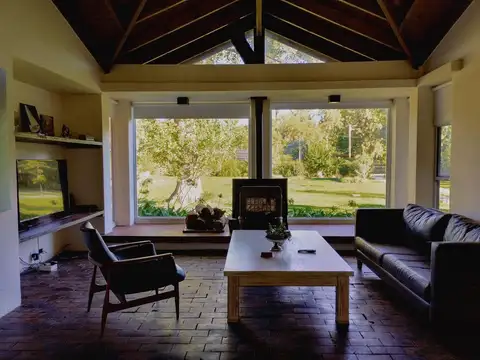Casa 6 ambientes con 3 baños