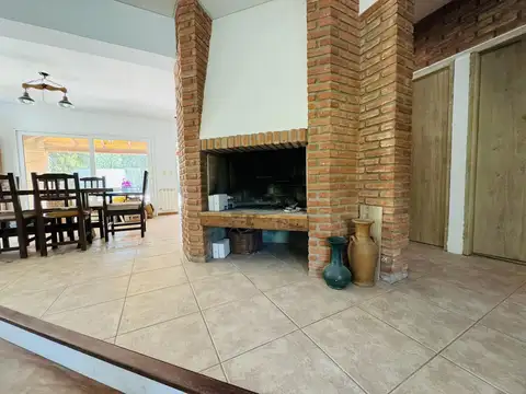 Casa 5 ambientes con 2 baños