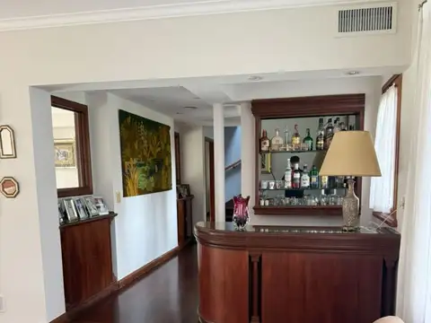 Casa en Venta con 3 cocheras