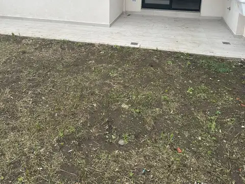 Alquiler dos ambientes con patio - Villa luzuriaga
