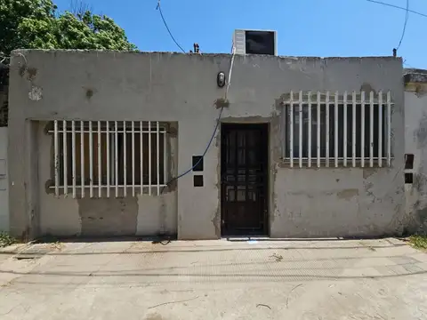 CASA EN VENTA 3 DORMITORIOS PATIO BARRIO ALVEAR