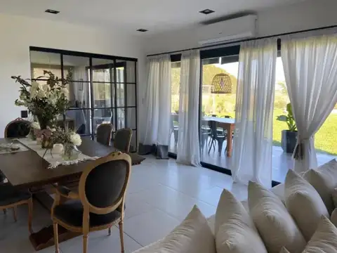Venta casa 5 amb a la laguna Barrio San Gabriel, Villanueva, Tigre