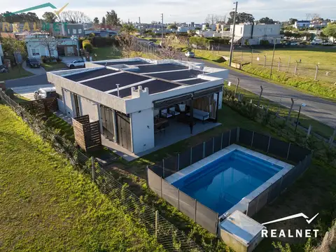 Casa en Venta con 4 cocheras