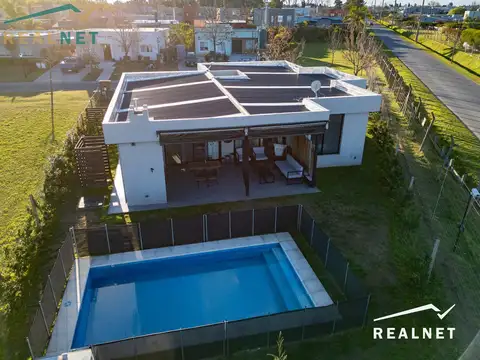 Casa 4 ambientes con 2 baños