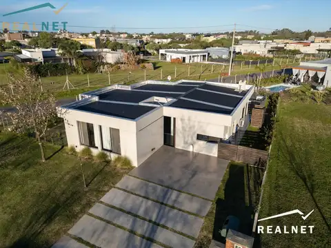Casa 4 ambientes en venta San Eduardo c/pileta.