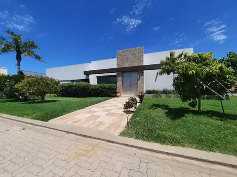 Av Fuerza Aerea 4201 , Piso 0