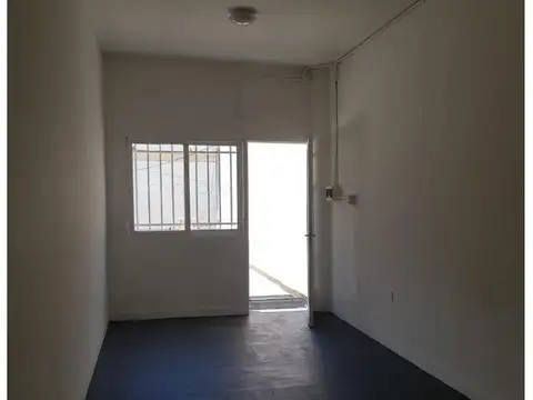 Roque Saenz Peña 235 - Local comercial con Departamento