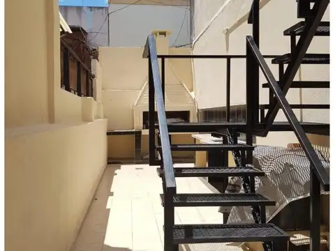 Roque Saenz Peña 235 - Local comercial con Departamento