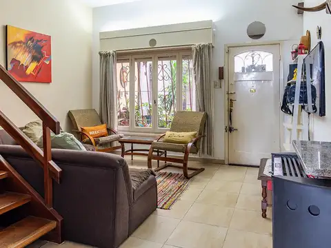 Casa 8 ambientes con 3 baños
