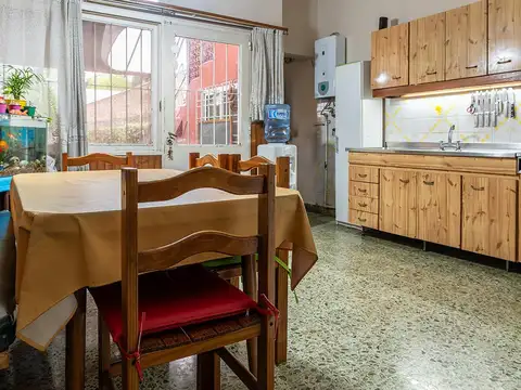 Casa casa multifamiliar de dos unidades independientes con pileta en Carapachay