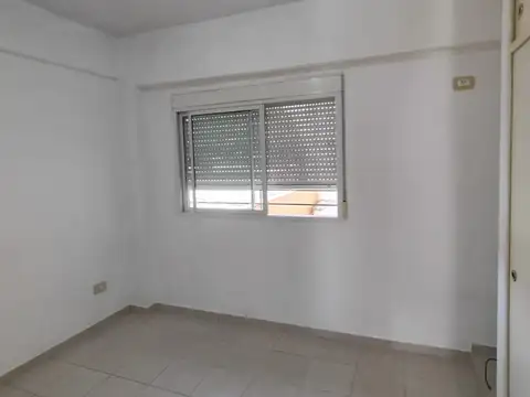 Departamento en Alquiler en Villa Centenario, $ 400.000