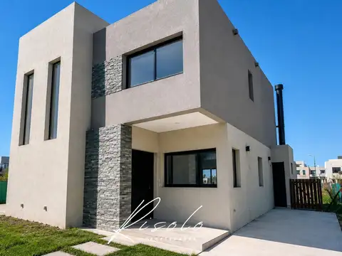 A ESTRENAR - TOWNHOUSE - 3 DORMITORIOS - SPRING PARK – PILAR