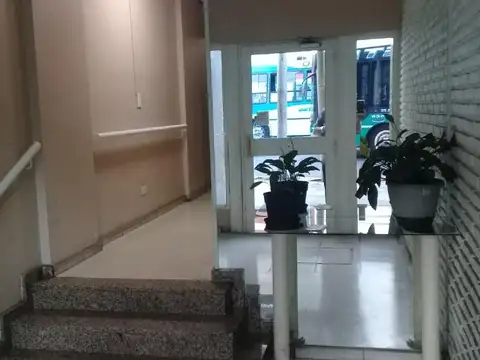 Dto Frente, Balcón, impecable! VENTA