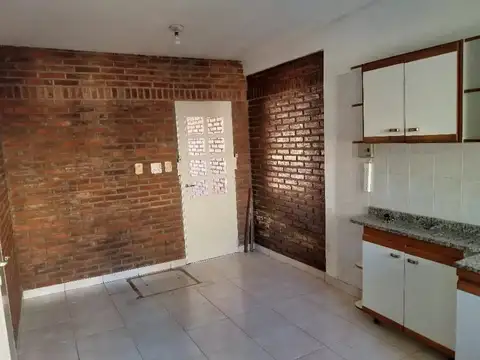 Casa en Alquiler con 2 cocheras