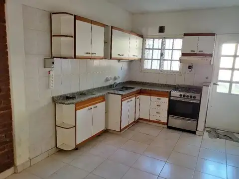 ALQUILER CASA 4 AMBIENTES CASTELAR NORTE
