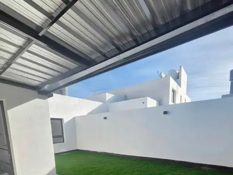 Casa en Venta en Barrio Rincones de Manantiales, USD 118.000