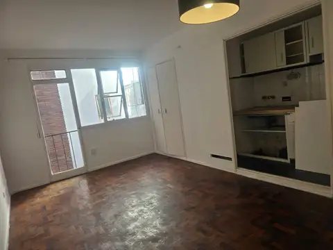 PARAGUAY Y AV. CORONEL DIAZ - CONTRAFRENTE 25 M2 BAÑO COMPLETO