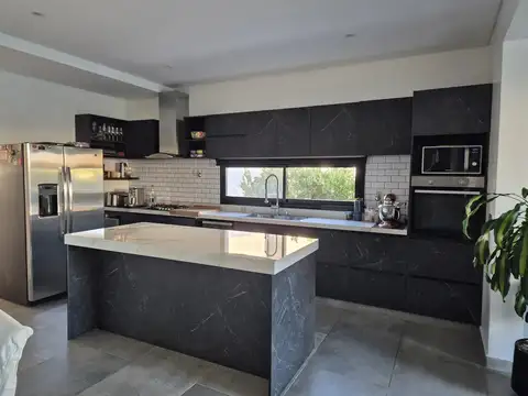 Casa en Venta en Belen de Escobar, USD 465.000