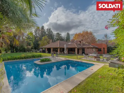 Mapuche CC venta o alquiler,  casa en una planta, 4 cuartos, escritorio, galería. Piscina.