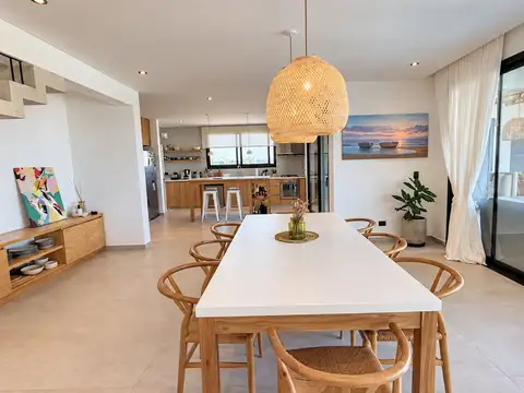 Casa 7 ambientes con 6 baños