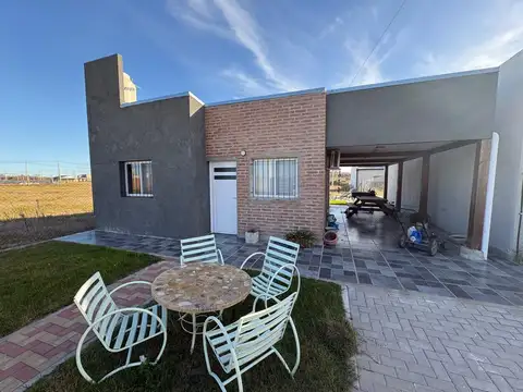 Casa 2 ambientes con 1 baño