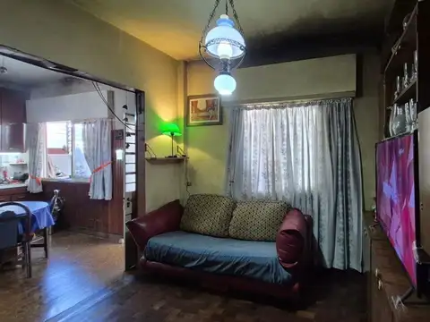 Depto Tipo Casa 7 ambientes con 2 baños