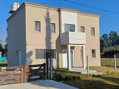 Hermosa casa con pileta en venta Parque  Sakura