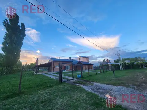 Casa en barrio los pioneros en plottier