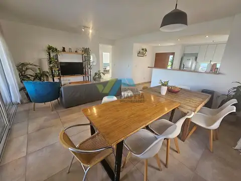 Casa en Venta con 3 cocheras