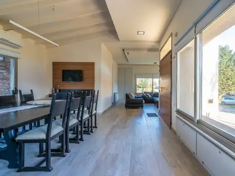 Casa 5 ambientes con 3 baños