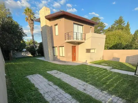 Moderna Casa en Barrio Acantilados – 2 Dorm, parque, parrill