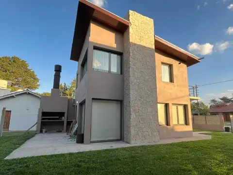 Casa 3 ambientes con 2 baños