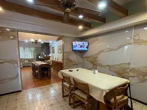 Casa en Venta con 3 cocheras