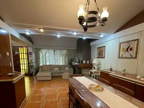 Casa 5 ambientes con 4 baños