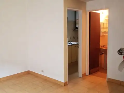 EN VENTA HERMOSO DEPARTAMENTO DE 2 AMBIENTES EN 1ER PISO CON TERRAZA COMPARTIDA - FICHA 7867