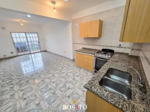 PROPIEDAD RESERVADA - Alquiler PH 3 ambientes con balcón corrido al frente en Villa Lugano