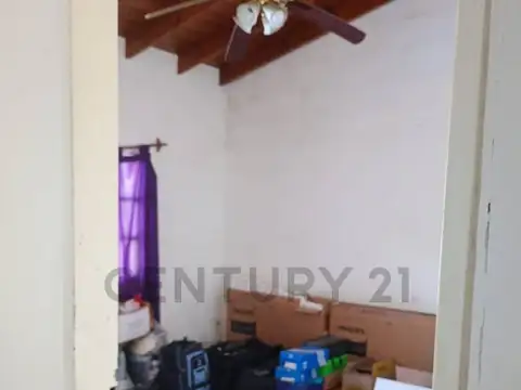 Casa 6 ambientes con 2 baños