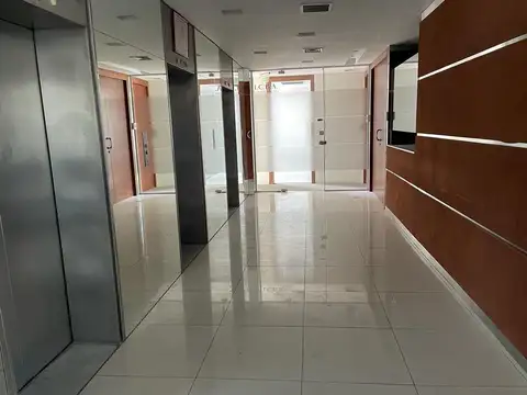 Oficina en Venta con 4 cocheras