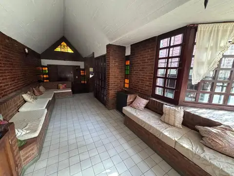 Casa 5 ambientes con 2 baños