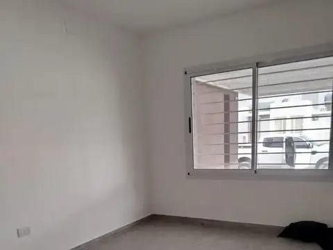 Casa en Alquiler con 1 cochera