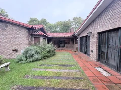 Casa 6 ambientes con 3 baños